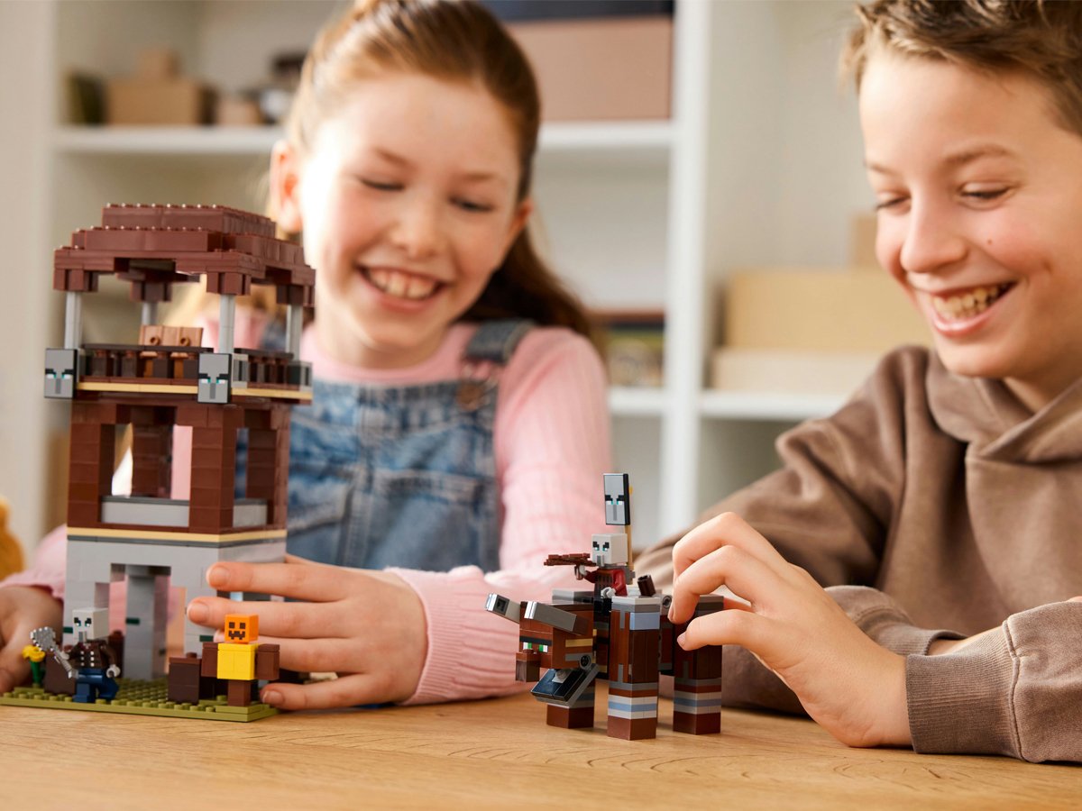 LEGO Minecraft 21278 Kryjówka rozbójników i dewastatorów