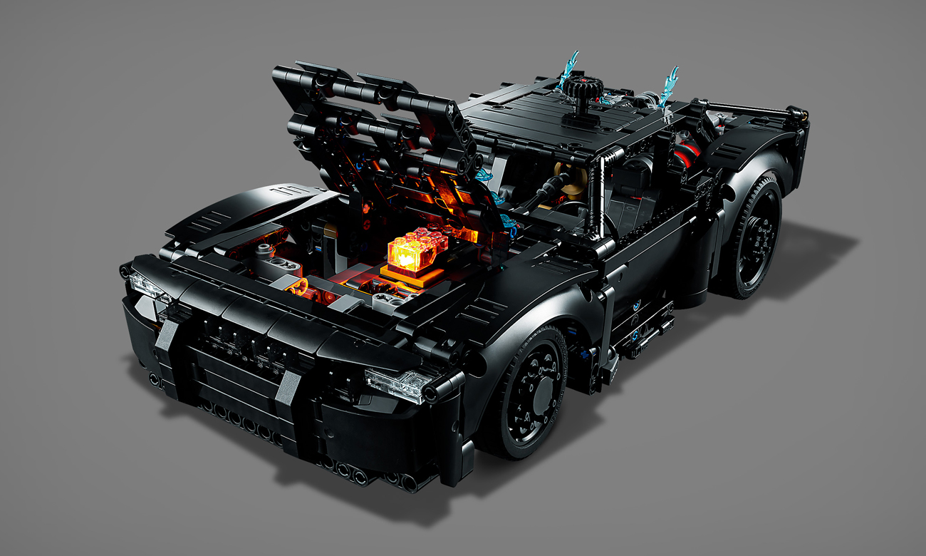 lego batmobil z efektami świetlnymi
