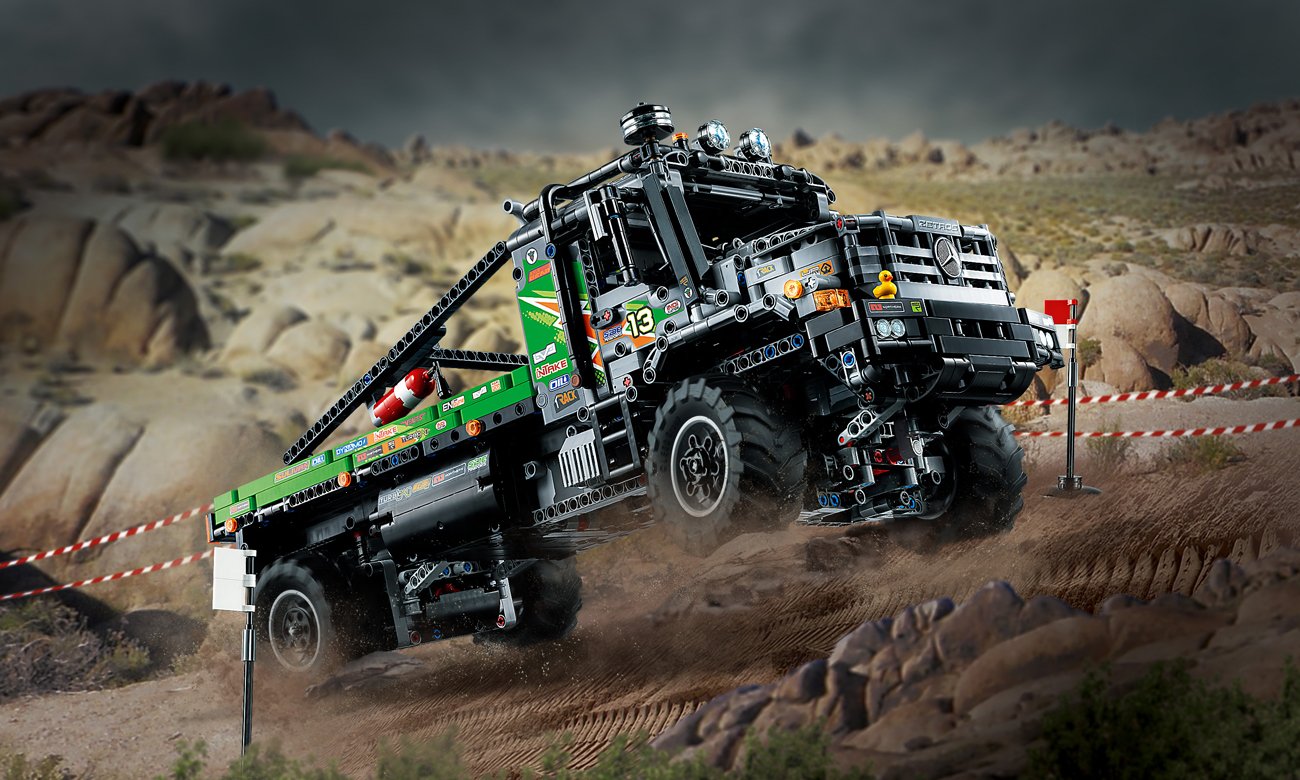LEGO Technic Ciężarówka Mercedes-Benz Zetros z napędem na 4 koła