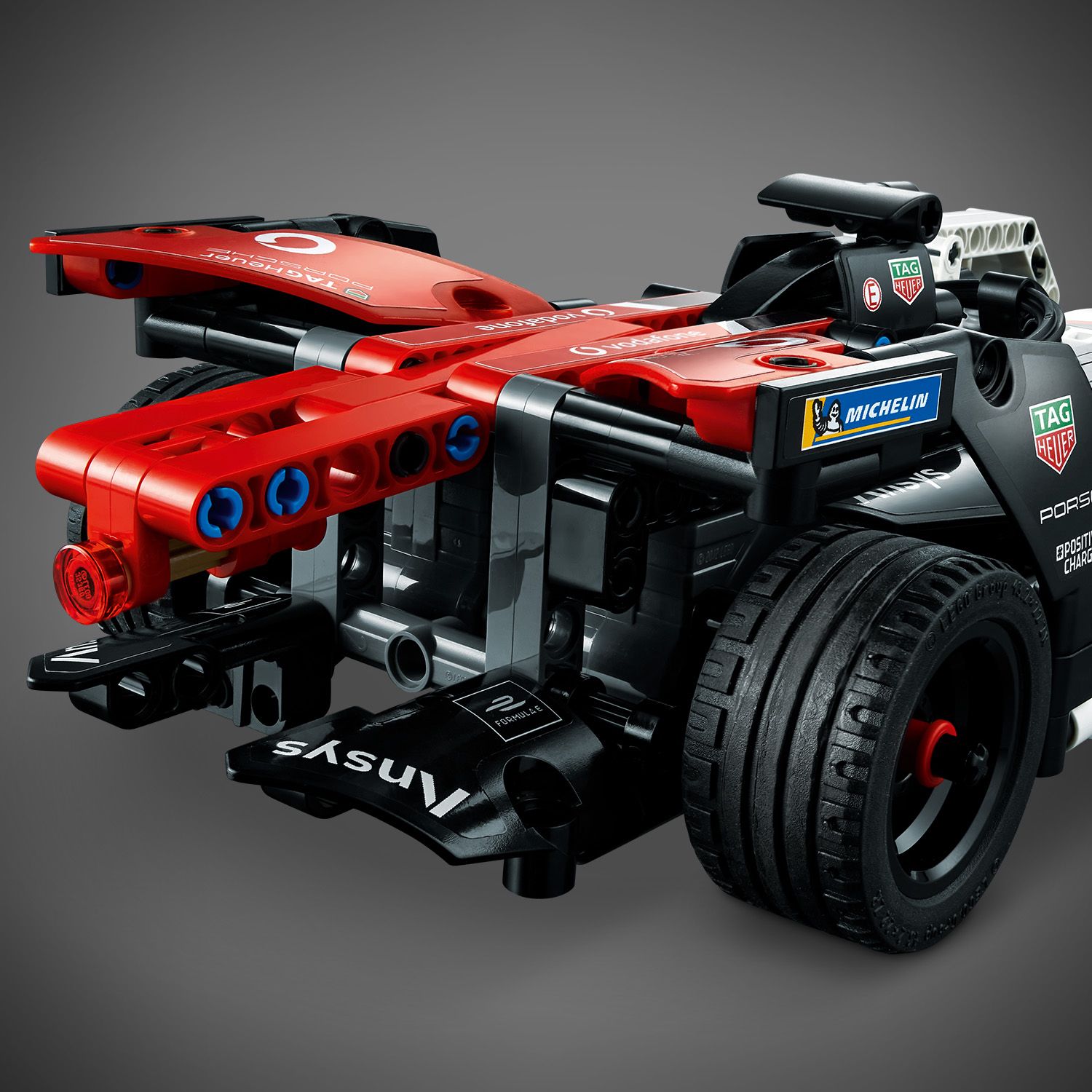 Dwa silniki typu pull-back