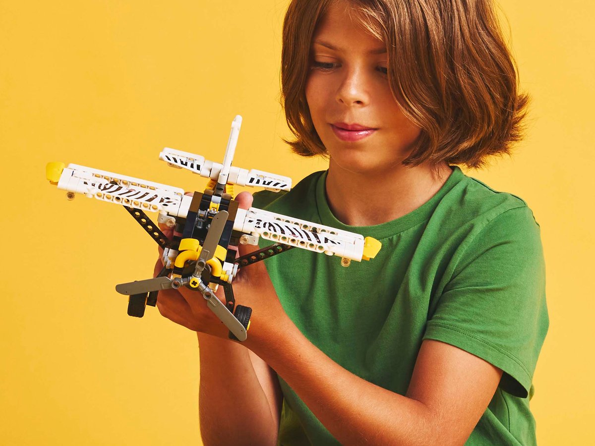 LEGO® Technic Propellerflugzeug 42198