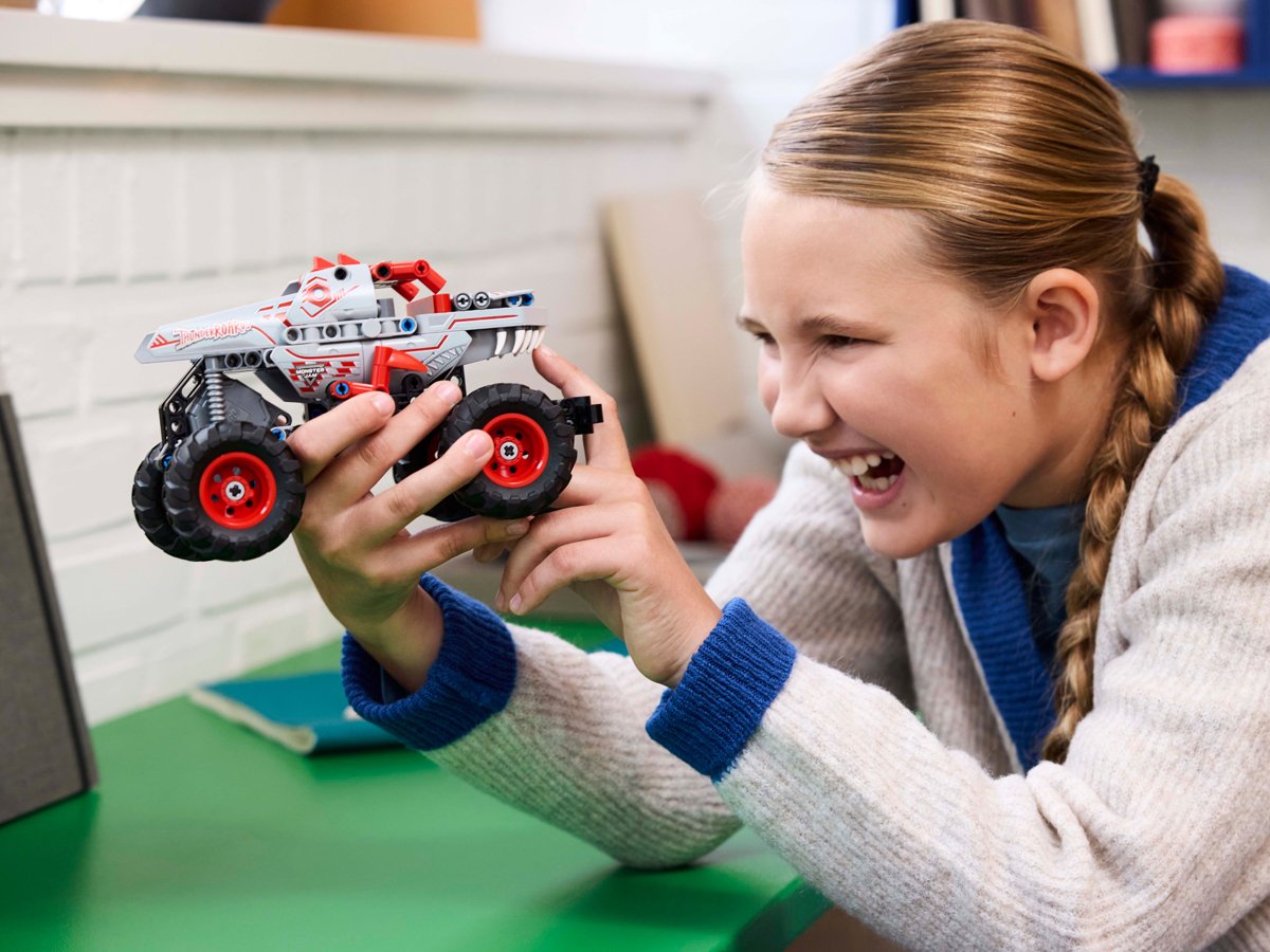 LEGO Technic Monster Jam ThunderROARus