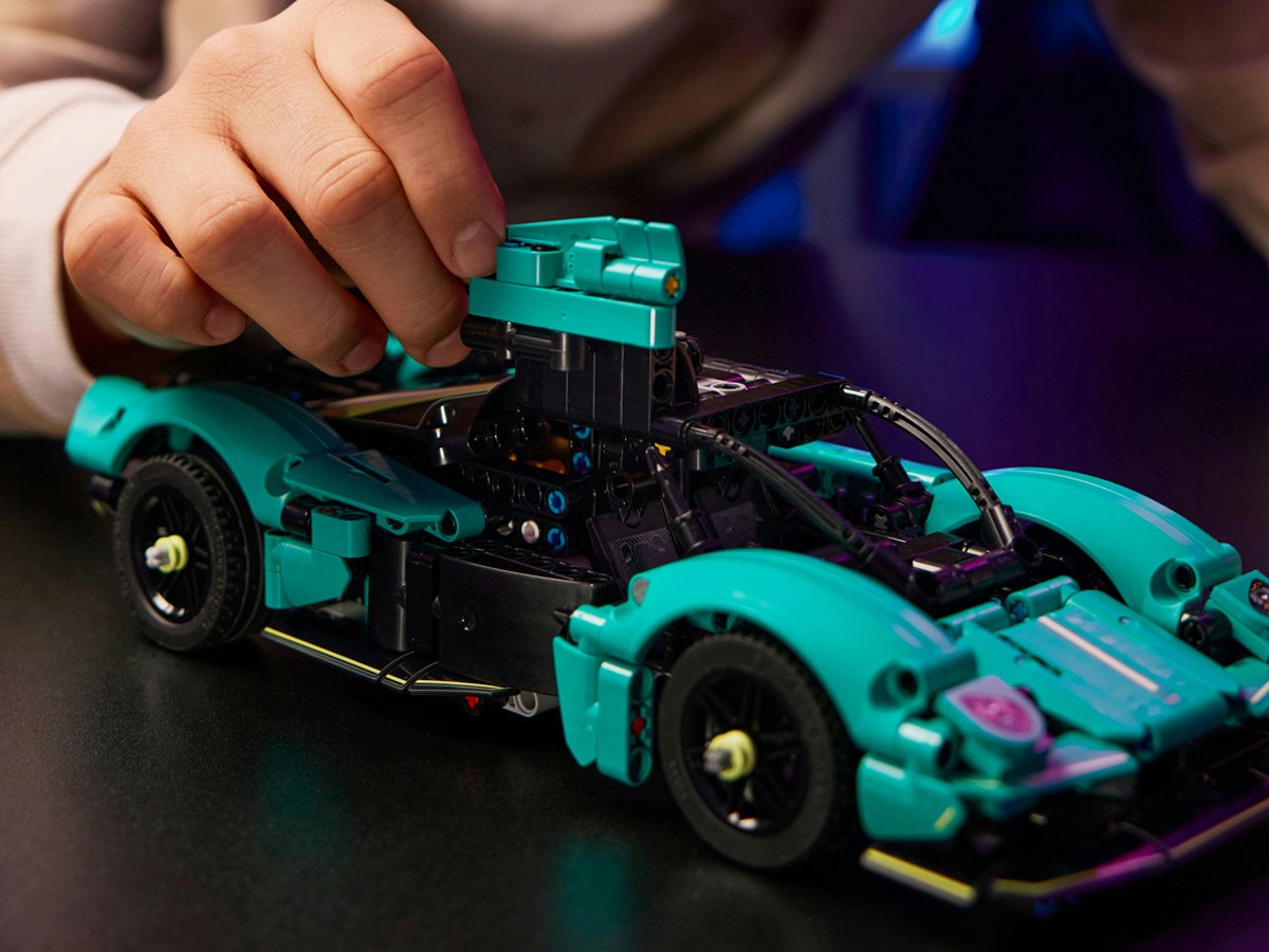 LEGO Technic 42208 Aston Martin Valkyrie