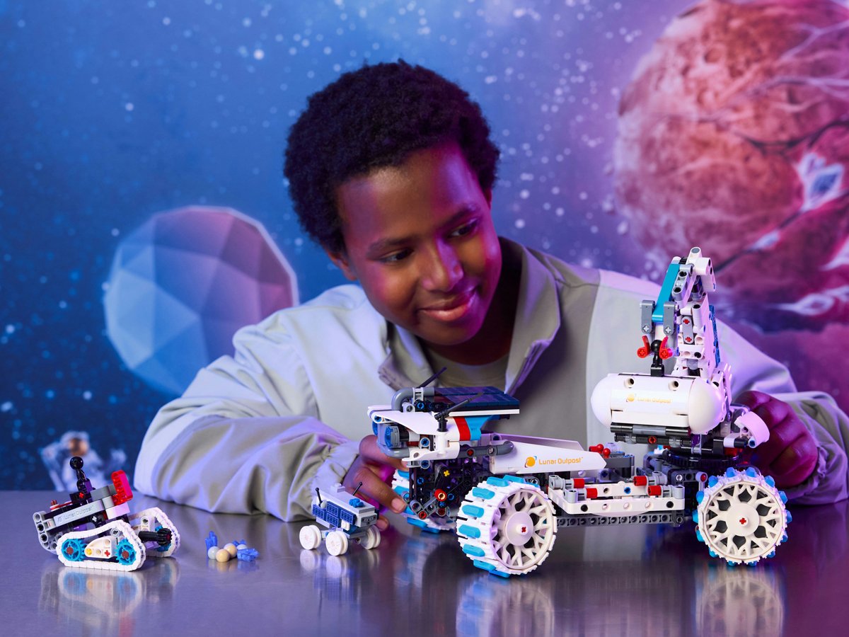 LEGO Technic 42211 Kosmiczny łazik księżycowy Lunar Outpost