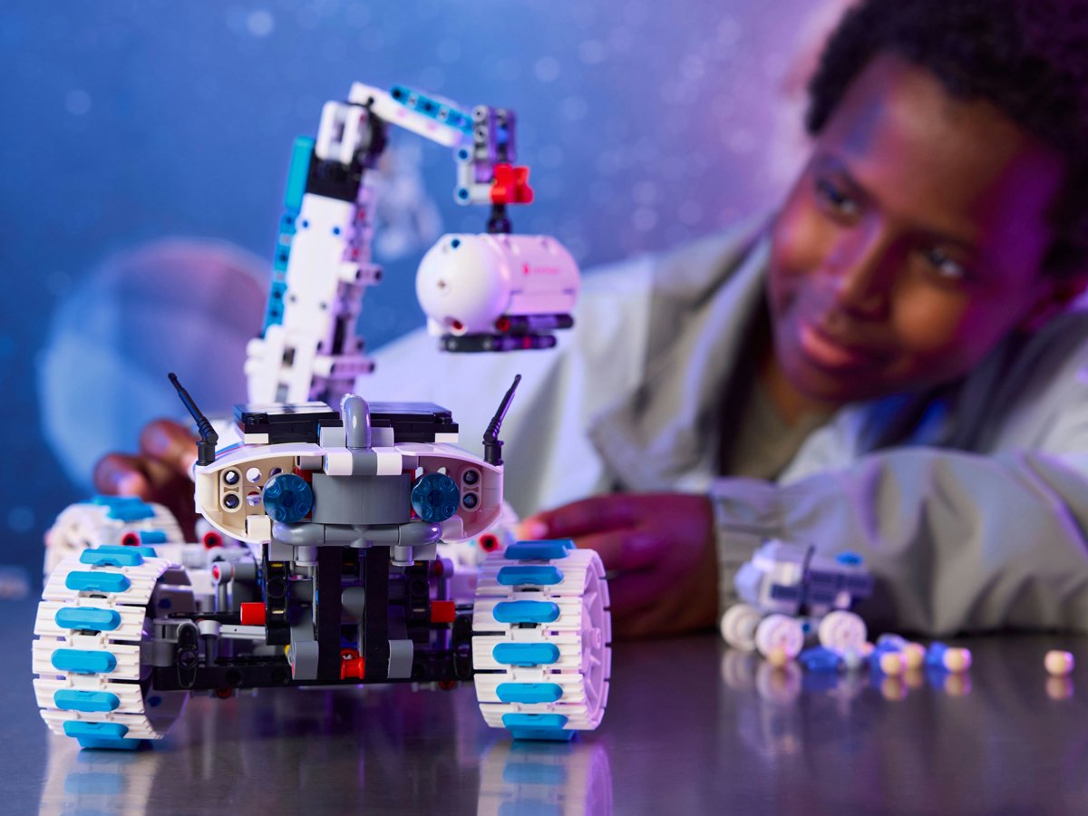 LEGO Technic 42211 Kosmiczny łazik księżycowy Lunar Outpost
