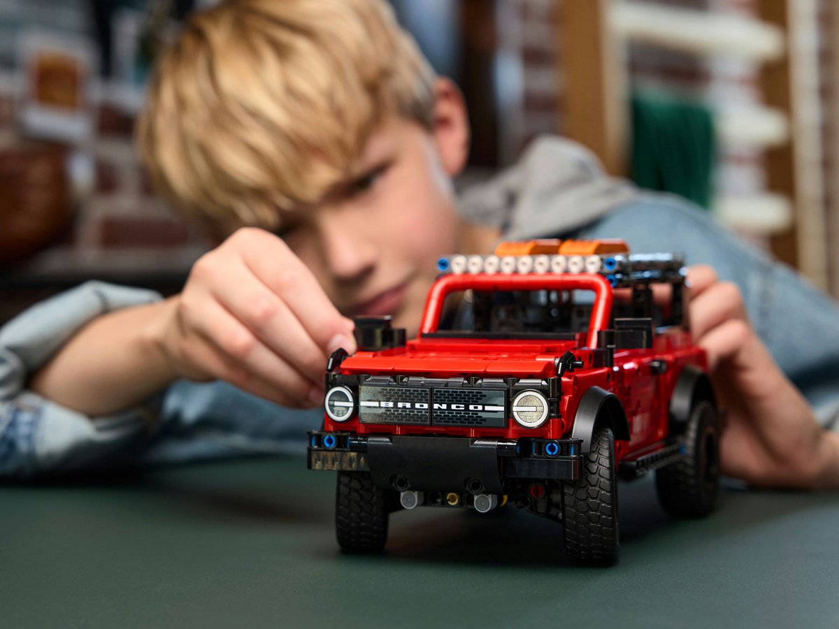 LEGO Technic 42213 SUV Ford Bronco