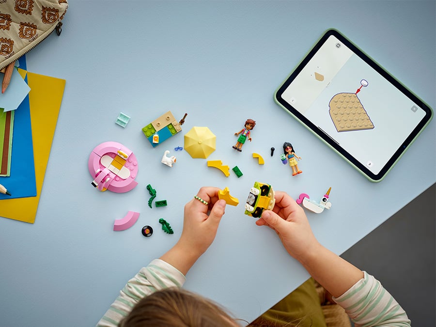 LEGO Friends Impreza na basenie z jednorożcem i flamingiem 42658 składanie