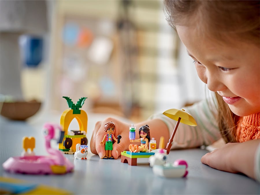 LEGO Friends Impreza na basenie z jednorożcem i flamingiem 42658 zabawa klockami