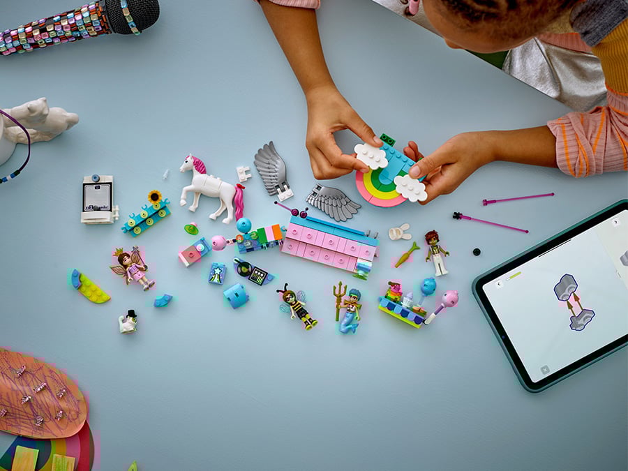 LEGO Friends Bal przebierańców z jednorożcem i wróżką 42661 składanie z aplikacją