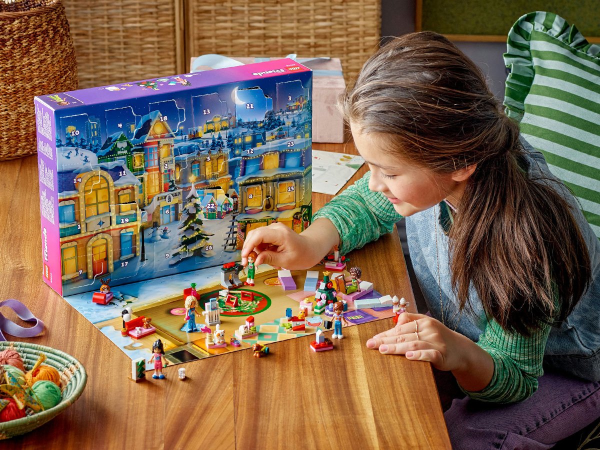 LEGO Friends 42668 Kalendarz adwentowy na 2025 rok
