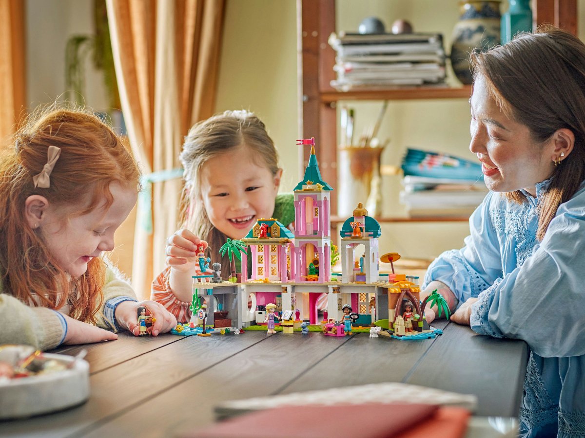 LEGO Disney 43267 Zamek księżniczek i królewskie zwierzaki