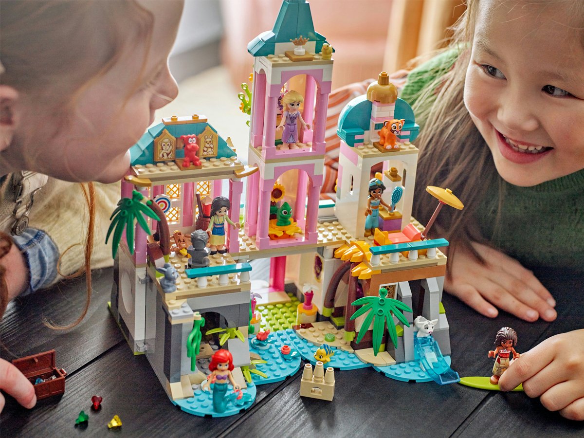 LEGO Disney 43267 Zamek księżniczek i królewskie zwierzaki