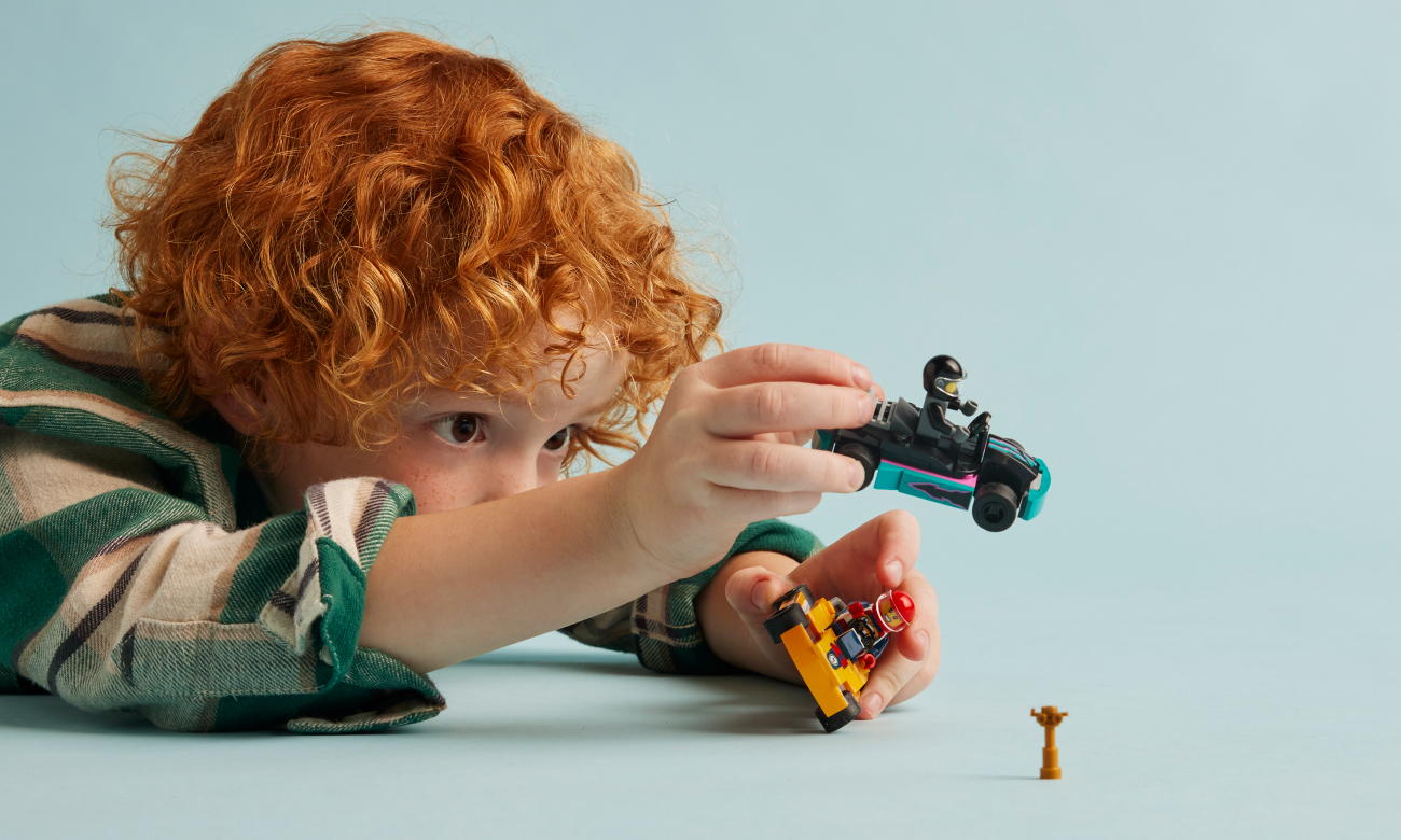 samochód z klocków lego