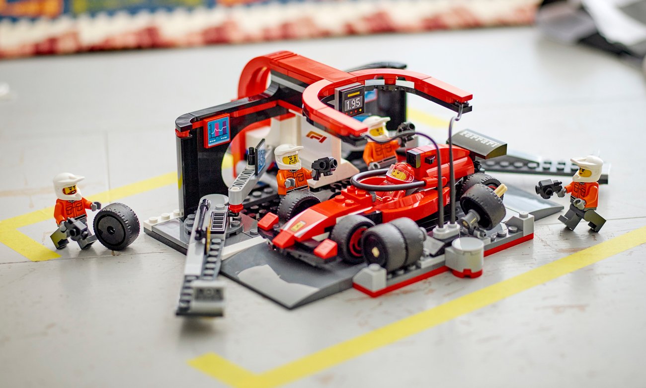 LEGO City 60443 Boxenstopp mit Ferrari