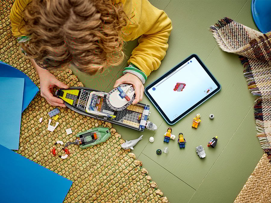 LEGO City 60456 Pościg łodzią policyjną budowanie z aplikacją