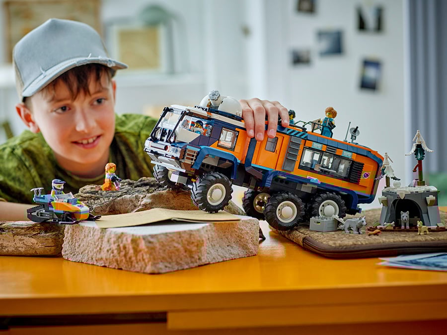 LEGO City 60471 Ciężarówka z laboratorium arktycznej odkrywczyni zabawa