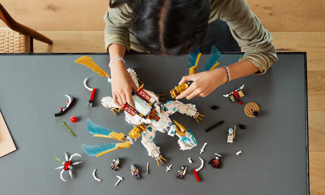 zabawa zestawem lego ninjago