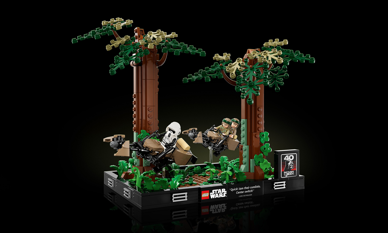 LEGO Star Wars Diorama: Speeder Chase Through Endor