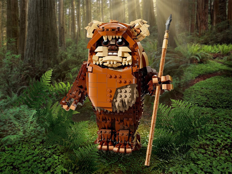 Model LEGO Star Wars Wicket z Gwiezdnych Wojen w leśnym otoczeniu Endoru