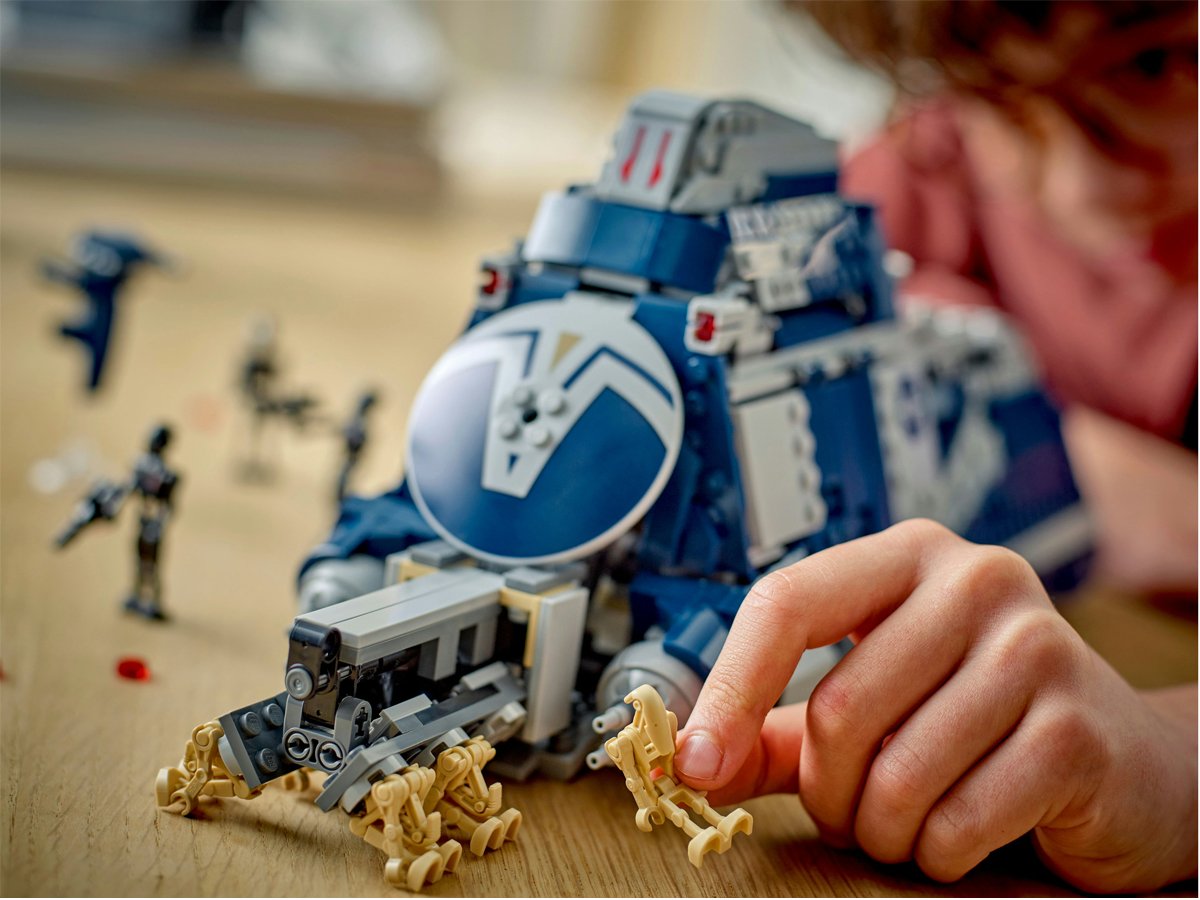 LEGO Gwiezdne Wojny: Wojny klonów Transporter MTT Separatystów z bitwy o Felucję 75435
