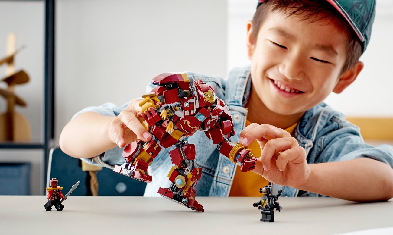 figurka hulka z klocków lego