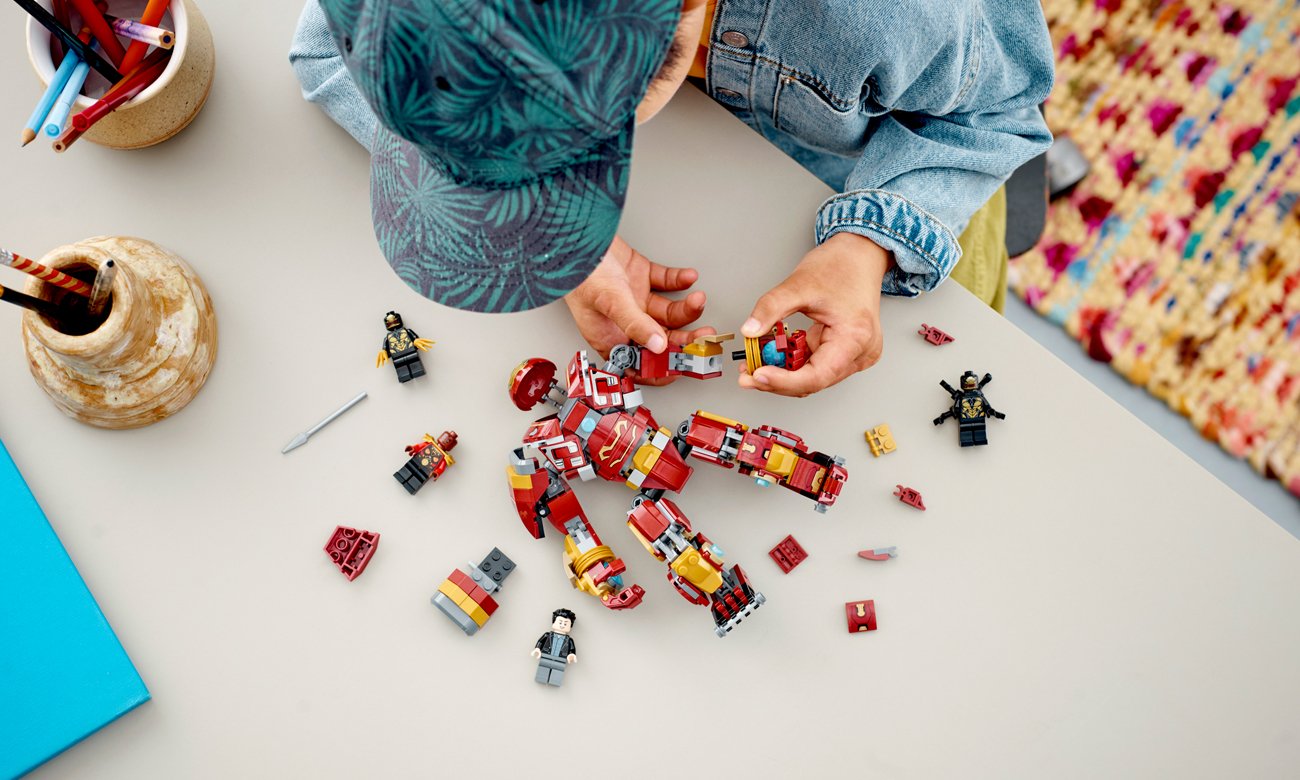 zabawa klockami lego