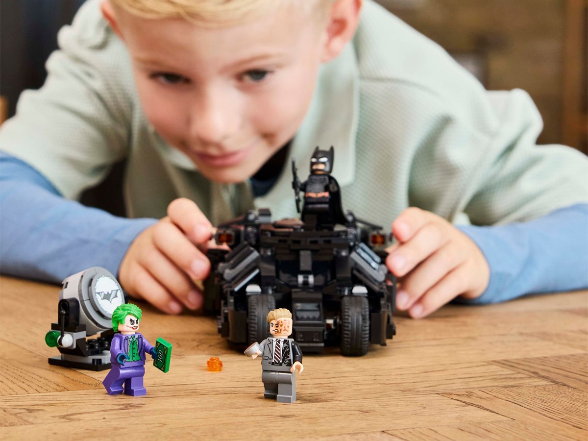 LEGO DC 76303 Batmans Tumbler vs. Two-Face