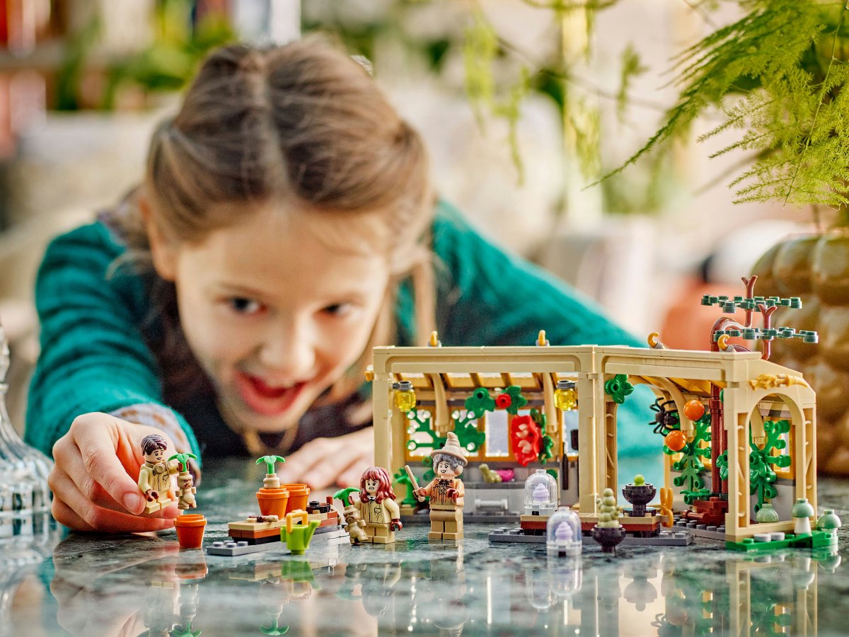 LEGO Harry Potter 76445 Zamek hogwart: zajęcia z zielarstwa