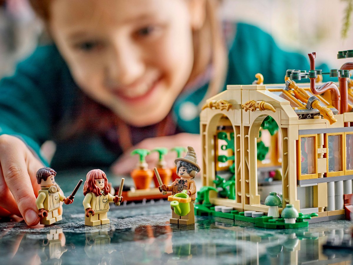 LEGO Harry Potter 76445 Zamek hogwart: zajęcia z zielarstwa