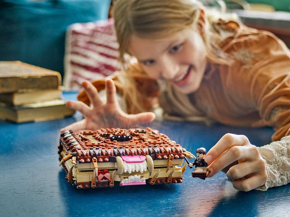 LEGO Harry Potter 76449 Potworna księga potworów z zębami