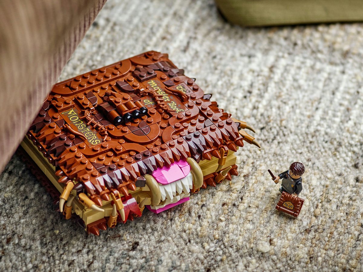LEGO Harry Potter 76449 Potworna księga potworów z zębami