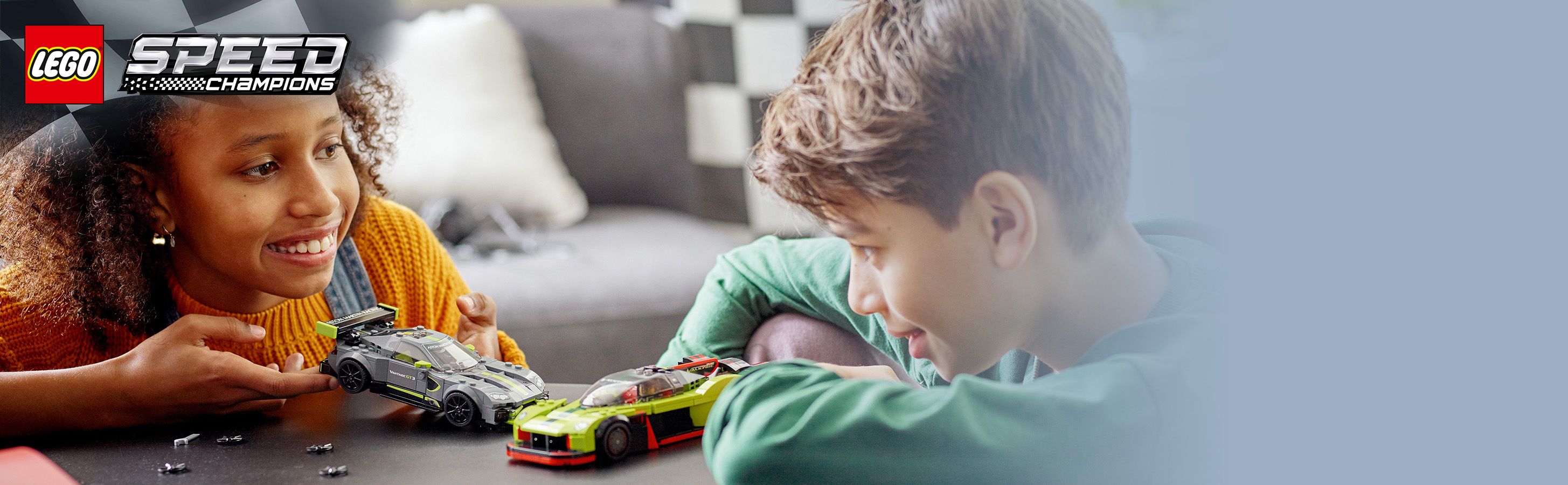 Zestaw LEGO® z 2 pojazdami Aston Martin