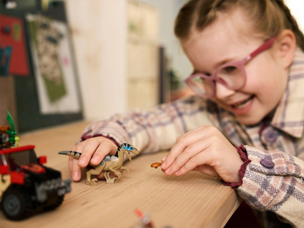 LEGO Jurassic World 76972 Ucieczka terenówką przed raptorem