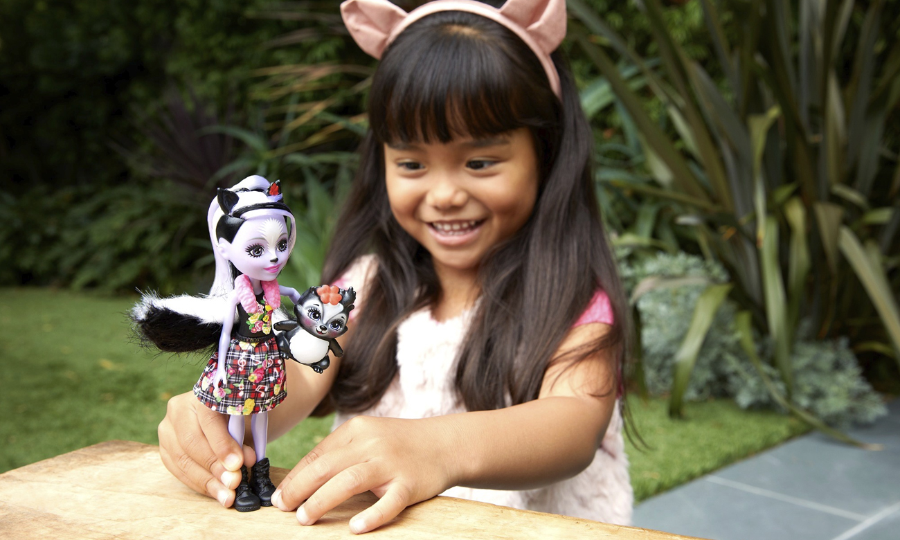 Mattel Enchantimals Lalka ze zwierzątkiem Sage Skunk