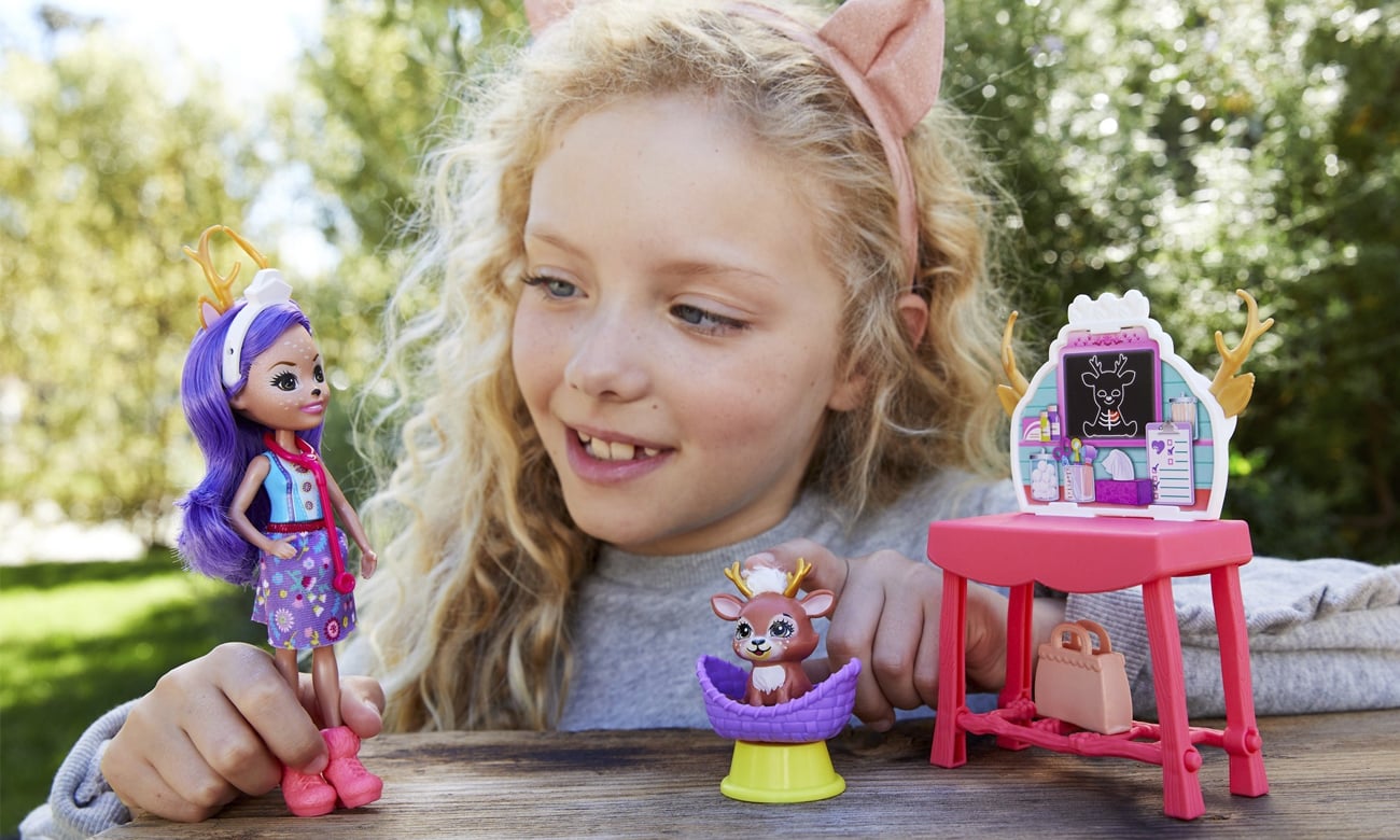 Mattel Enchantimals Przychodnia dla zwierząt Lalka+Jeleń