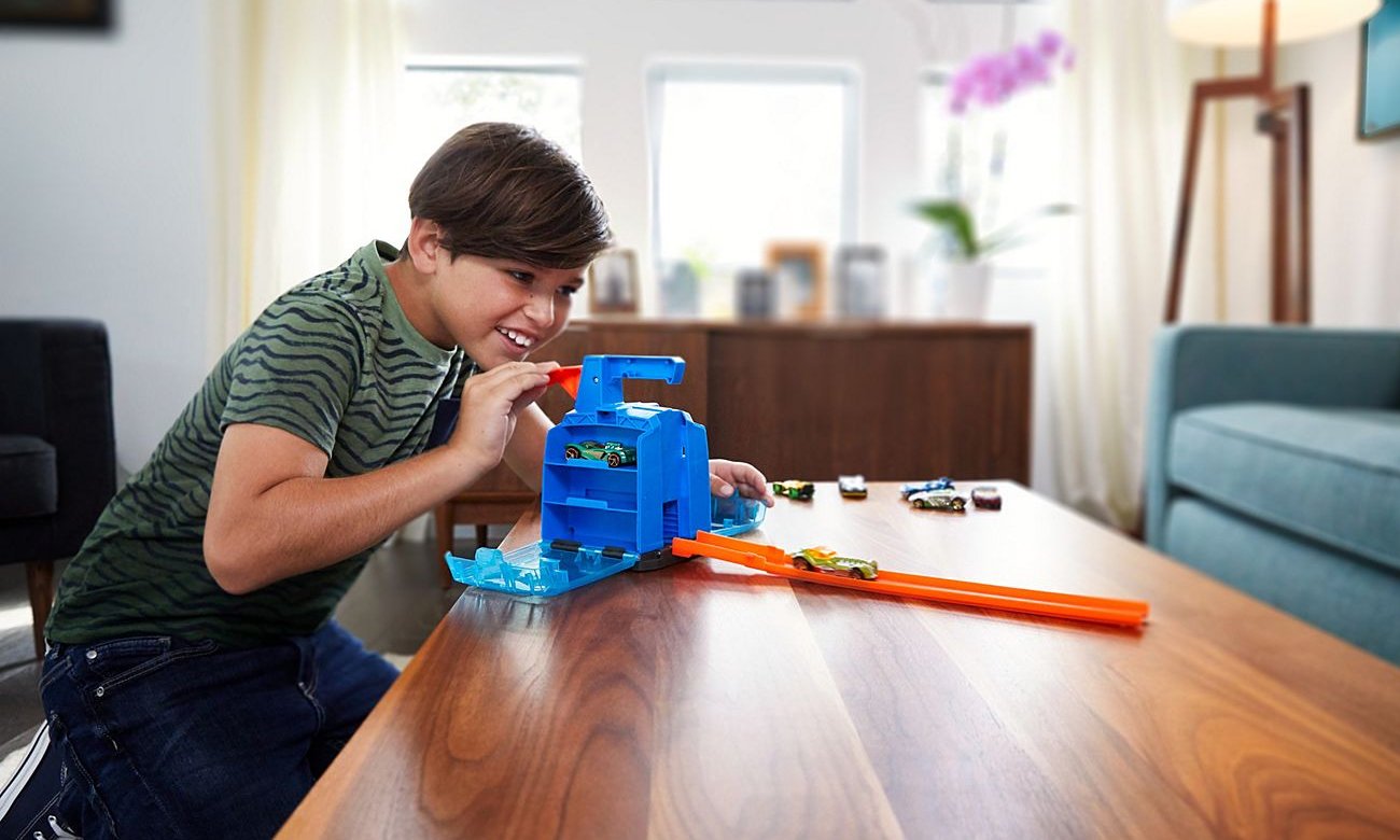 Mattel Hot Wheels Track Builder Wyrzutnia Walizeczka