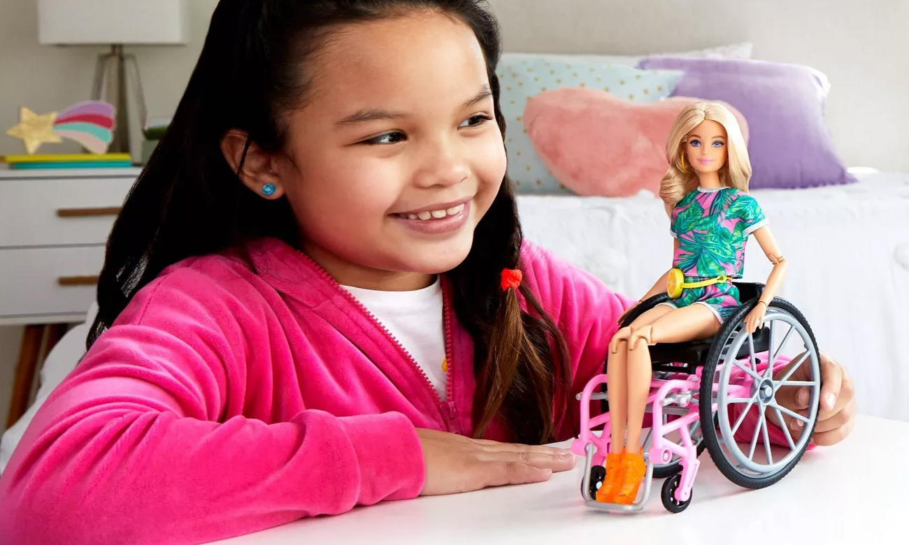 Mattel Barbie Fashionistas Lalka na wózku