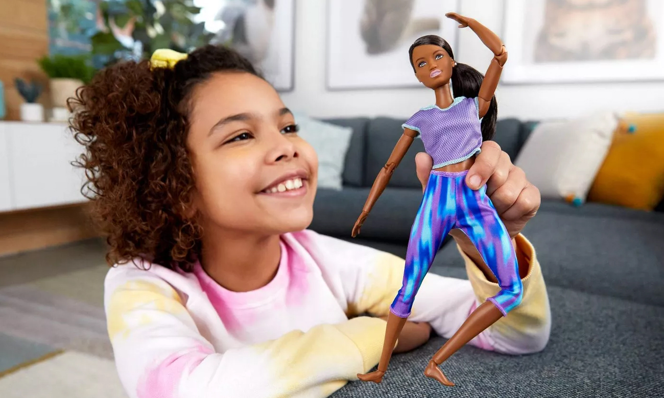 Mattel Barbie Made To Move lalka gimnastyczka Niebieskie ubranko