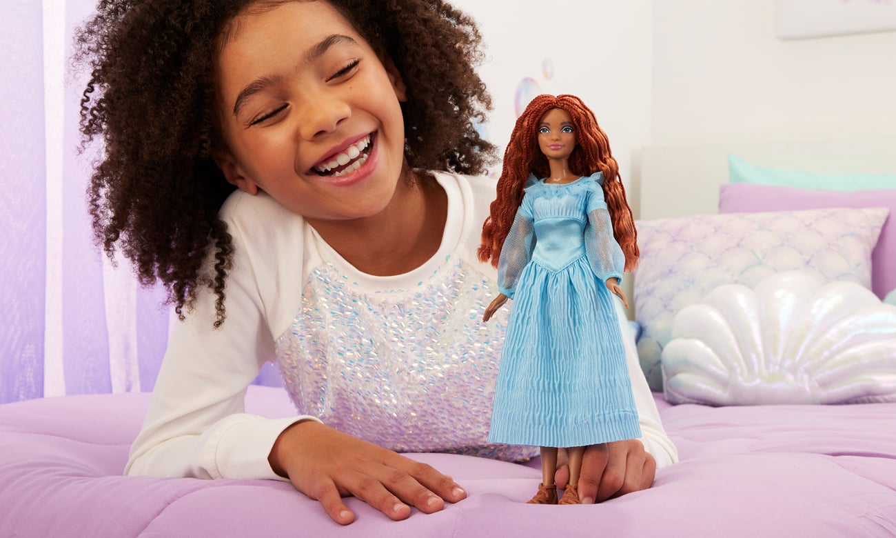 Mattel Disney Mała syrenka Arielka na lądzie
