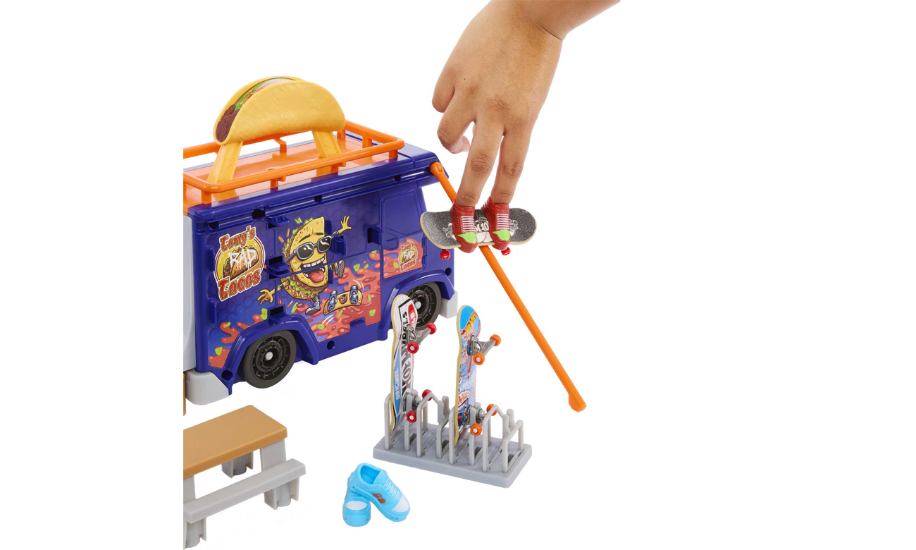 Hot-Wheels-HMK00