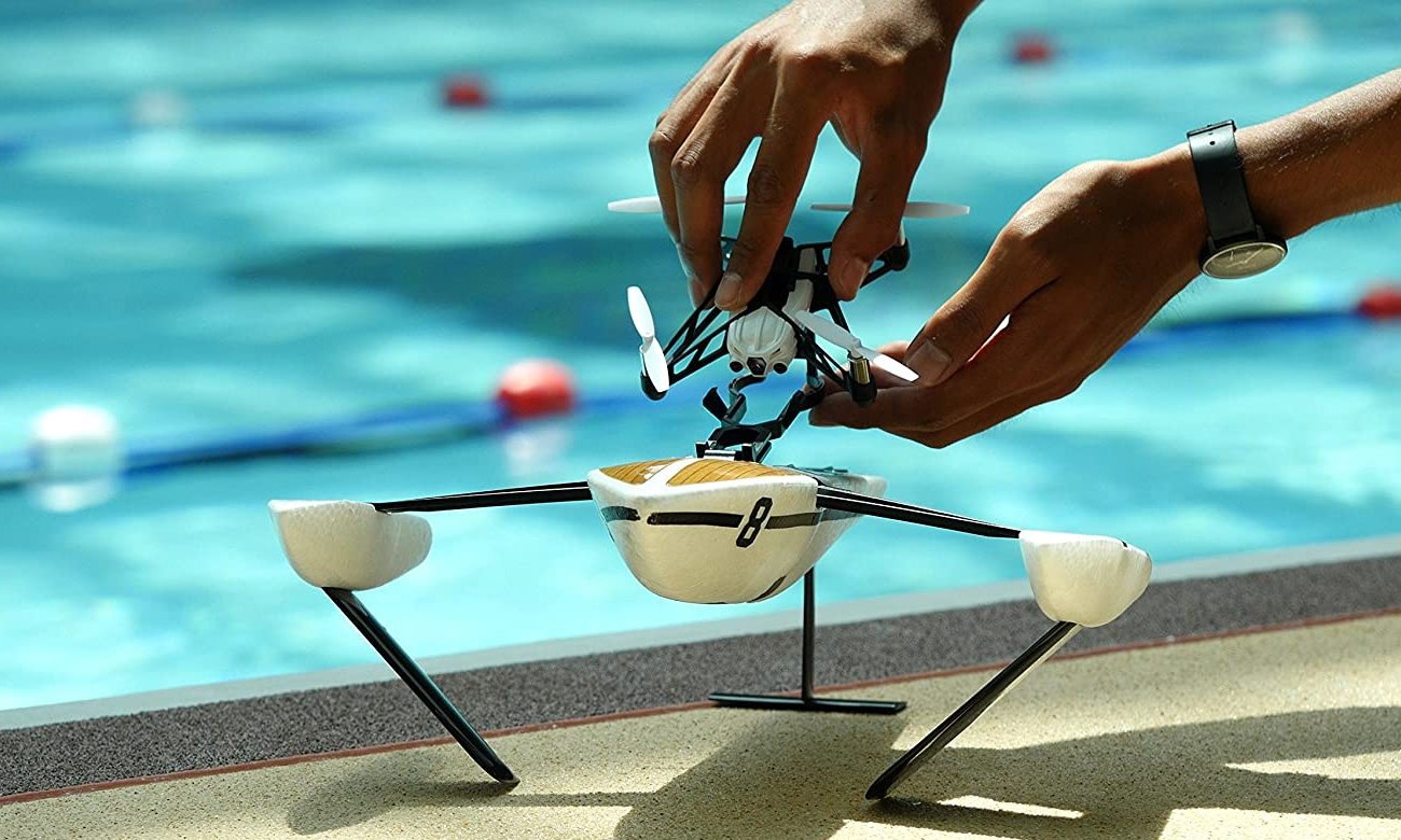 dron 2 w 1 latający i pływający