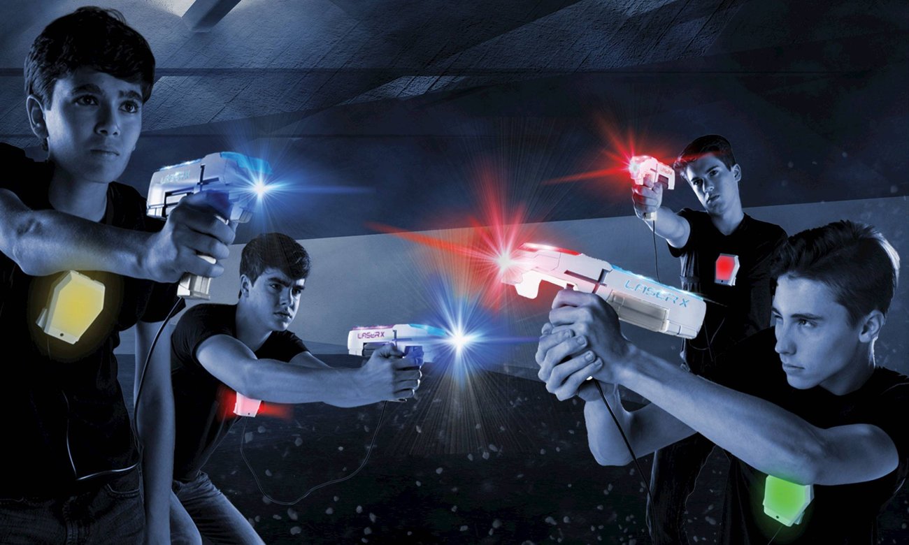 zestaw z pistoletami laserowymi
