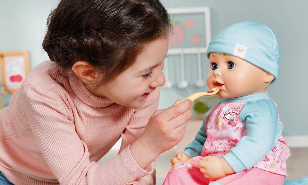 baby annabell lalka która je
